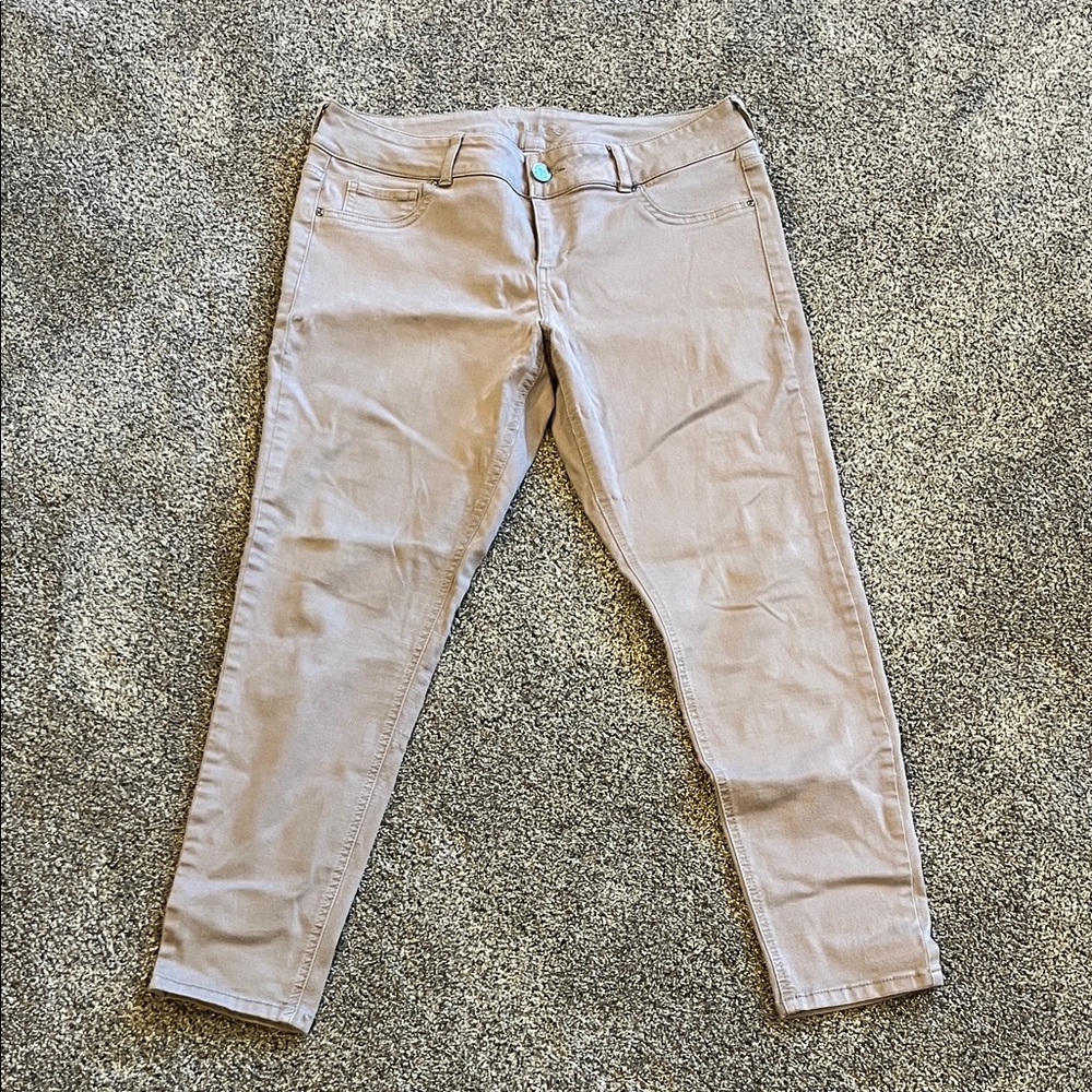 Maurices women’s tan skinny Jeans